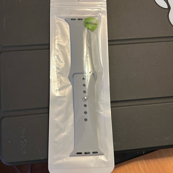 New BAND/Strap for Apple Watch -- 38/40mm Gray Silicone - Picture 1 of 4